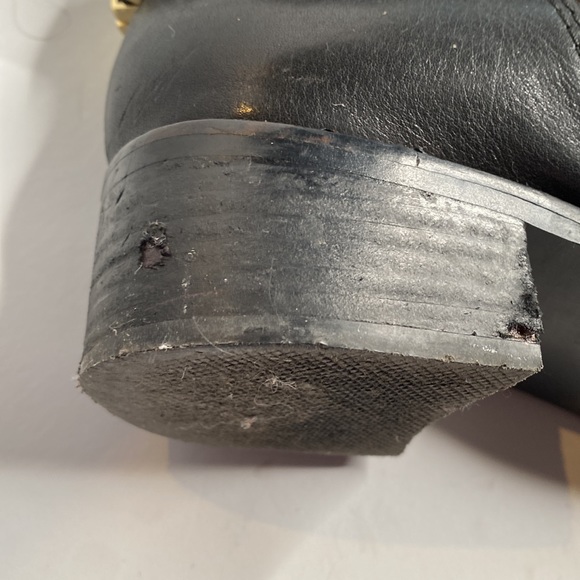 🍒STEVE MADDEN Black Leather Boots w/ Gold Accents!!! - Picture 7 of 8